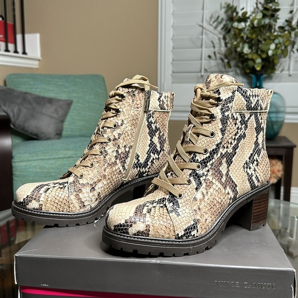 New! Vince Camuto Lace-Up Ankle Boots - Gaviana in size 7.5 Wide - Picture 4 of 8